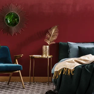 Schlafzimmer - Anspruchsvolles rotes Schlafzimmer mit Spiegel Farbe Tapete Heimtextil Teppich